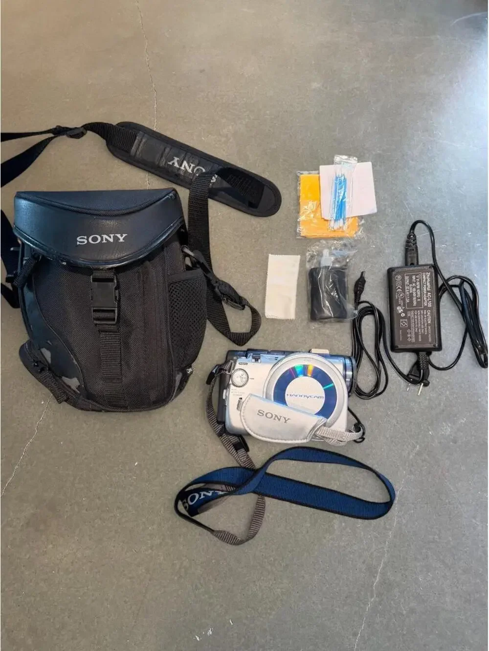 Y2K Sony Handycam  DVD Camcorder